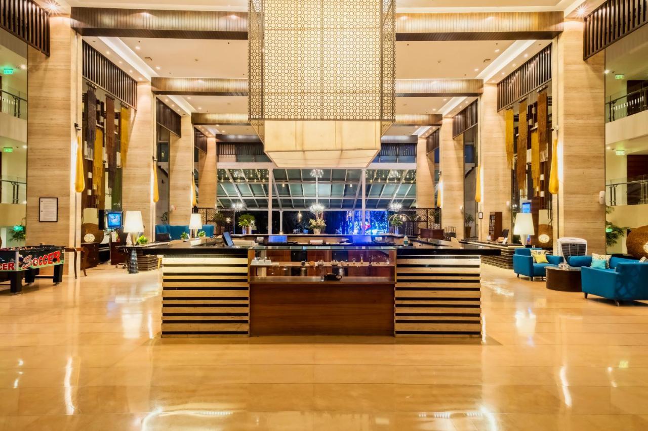Novotel Goa Candolim Exterior photo The lobby of the hotel